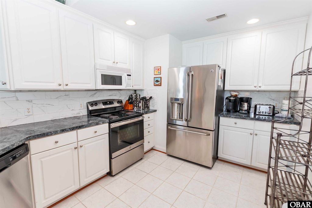 Image 11 of property listing at 1121 Gray Court Lot 1, Corolla, NC 27927