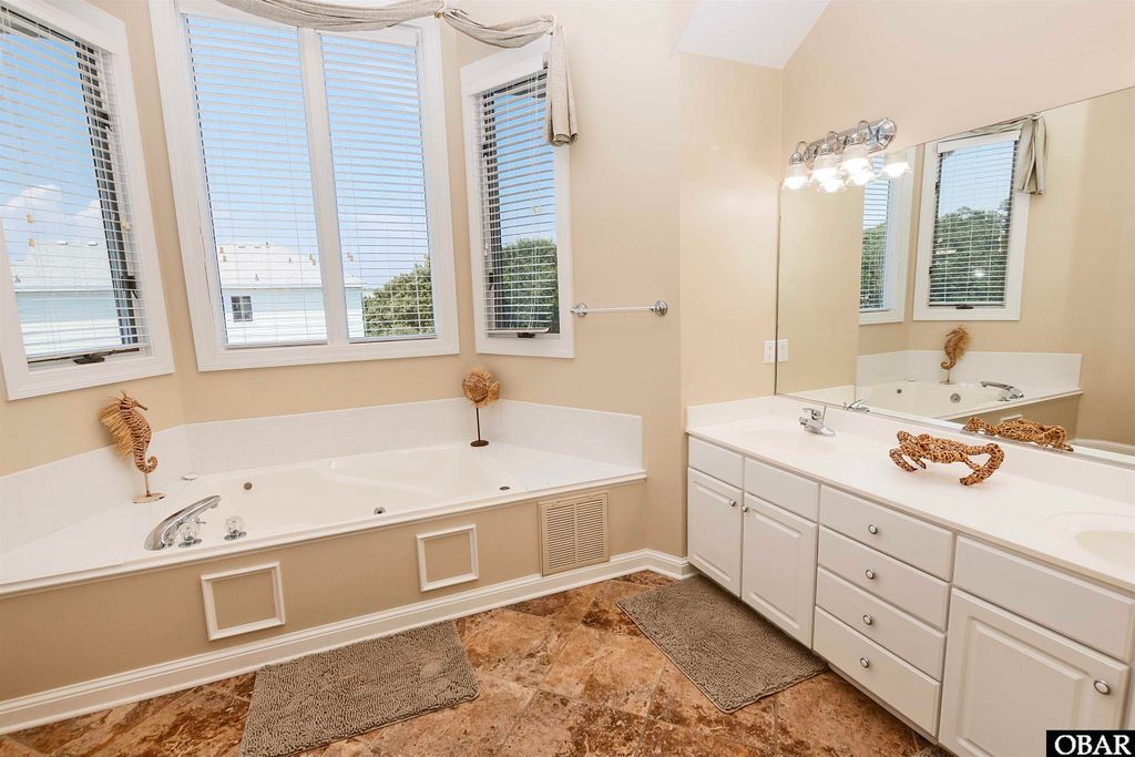 Image 17 of property listing at 1121 Gray Court Lot 1, Corolla, NC 27927