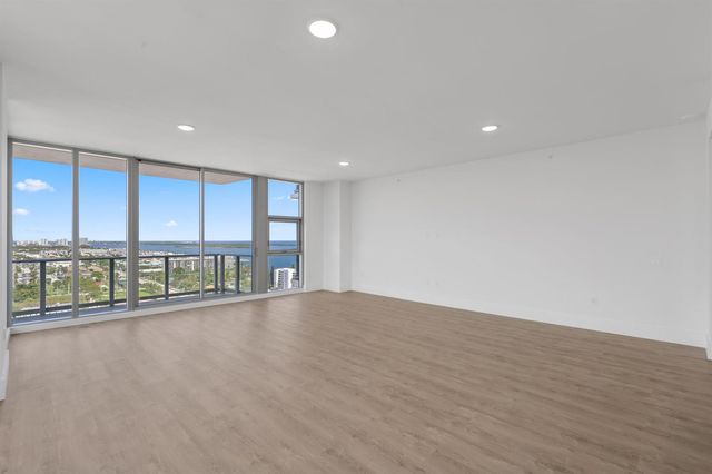 220 Lake Shore Drive 1823, Lake Park, FL 33403