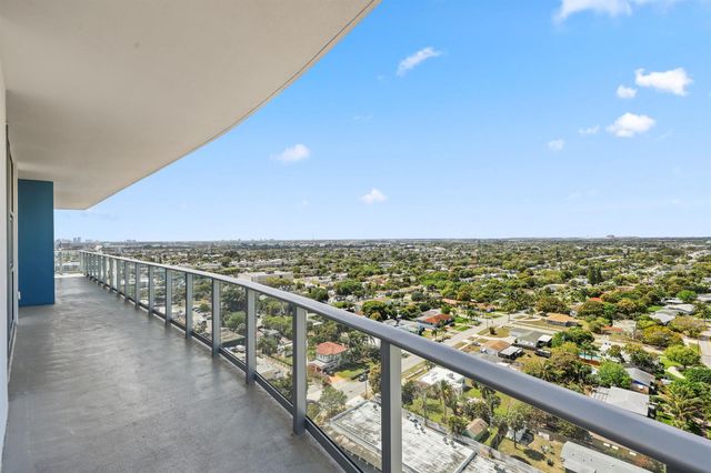 220 Lake Shore Drive 1823, Lake Park, FL 33403