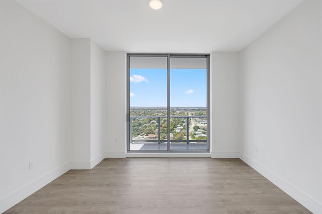 220 Lake Shore Drive 1823, Lake Park, FL 33403