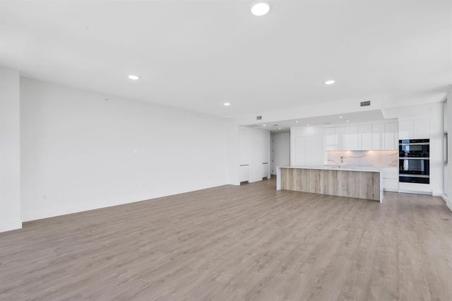 220 Lake Shore Drive 1823, Lake Park, FL 33403