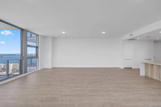 220 Lake Shore Drive 1823, Lake Park, FL 33403