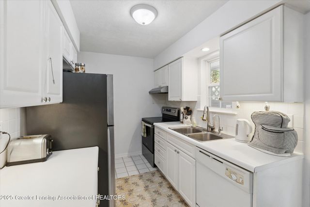 6223 Beechfield Drive, Lansing, MI 48911