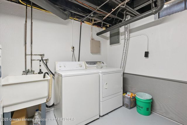 6223 Beechfield Drive, Lansing, MI 48911