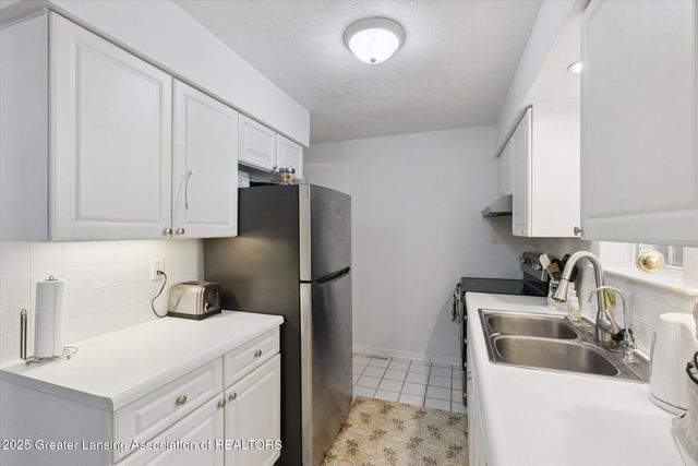 6223 Beechfield Drive, Lansing, MI 48911