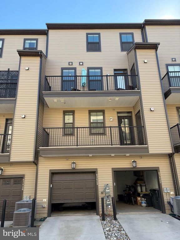 43424 STONEWOOD CROSSING TER, Ashburn, VA 20148