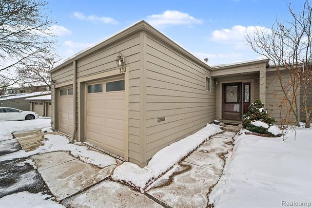 733 Watersedge Drive, Ann Arbor, MI 48105