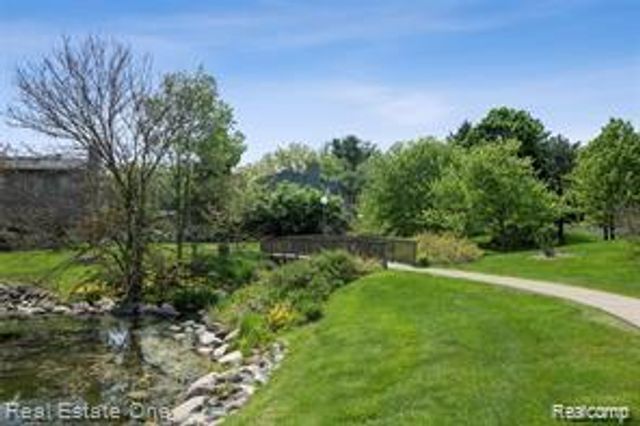 733 Watersedge Drive, Ann Arbor, MI 48105