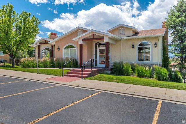 9457 S HIDDEN POINT DR, Sandy, UT 84070