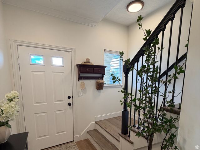 9457 S HIDDEN POINT DR, Sandy, UT 84070