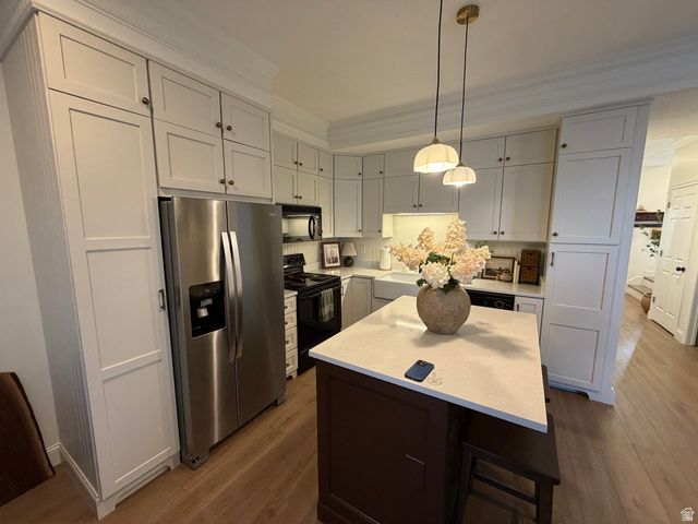 9457 S HIDDEN POINT DR, Sandy, UT 84070