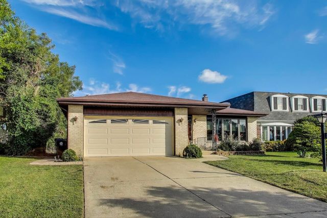 10524 Camelot Street, Westchester, IL 60154