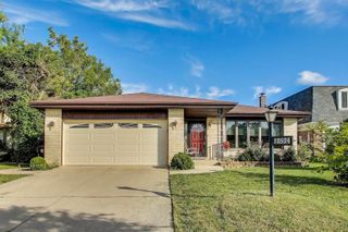 10524 Camelot Street, Westchester, IL 60154