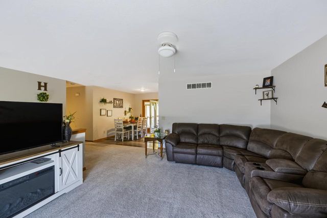 600 Brookstone WAY, Watertown, WI 53094