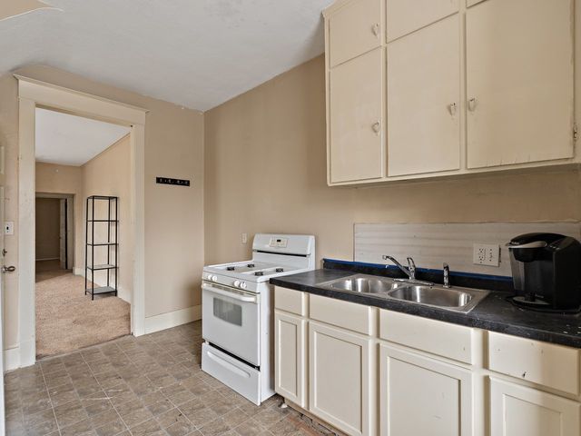 1546 12th Avenue, Moline, IL 61265