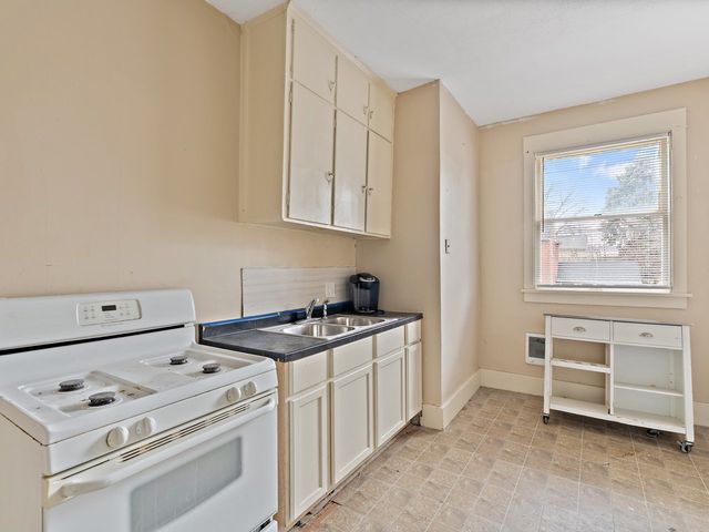 1546 12th Avenue, Moline, IL 61265