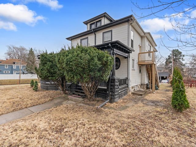 1546 12th Avenue, Moline, IL 61265