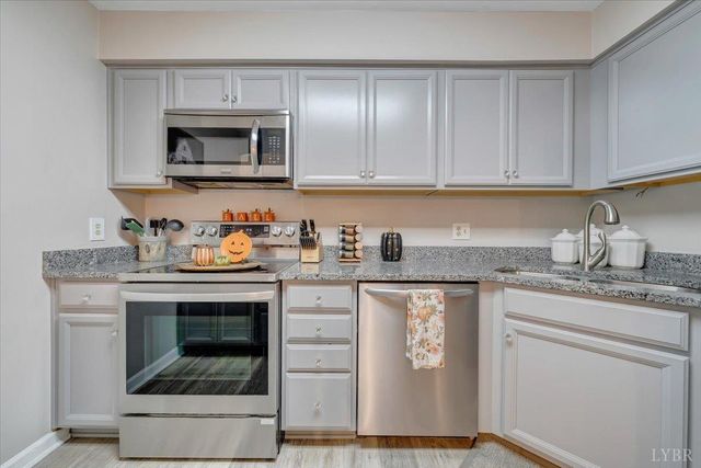 7147 Snowberry Circle, Roanoke, VA 24019