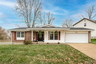 704 Woodrun Drive, Ballwin, MO 63021