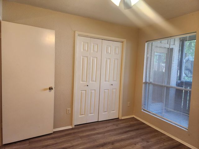 5665 Birchmont Drive H, Houston, TX 77091