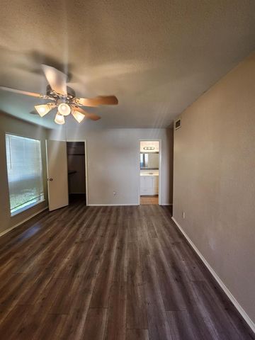 5665 Birchmont Drive H, Houston, TX 77091
