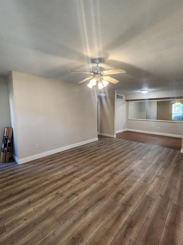 5665 Birchmont Drive H, Houston, TX 77091