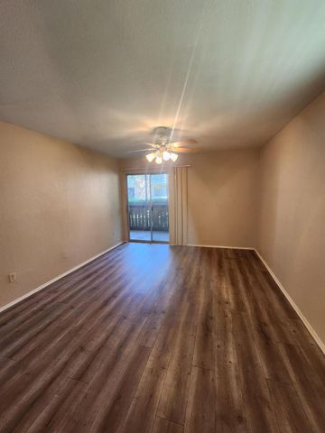 5665 Birchmont Drive H, Houston, TX 77091