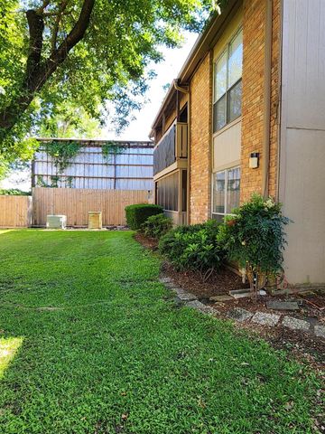 5665 Birchmont Drive H, Houston, TX 77091