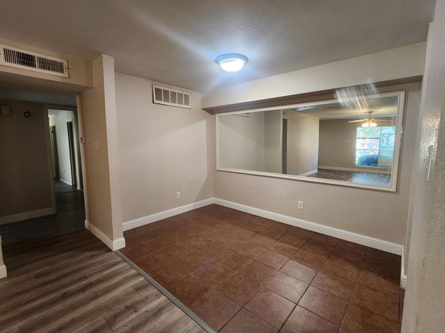 5665 Birchmont Drive H, Houston, TX 77091