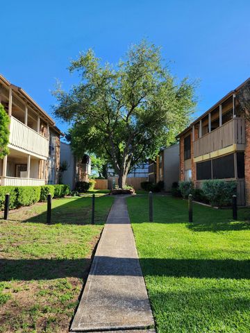5665 Birchmont Drive H, Houston, TX 77091