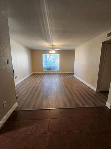 5665 Birchmont Drive H, Houston, TX 77091