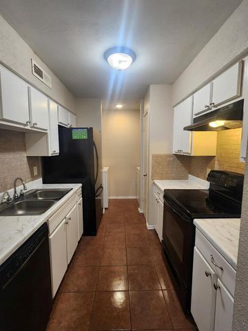 5665 Birchmont Drive H, Houston, TX 77091