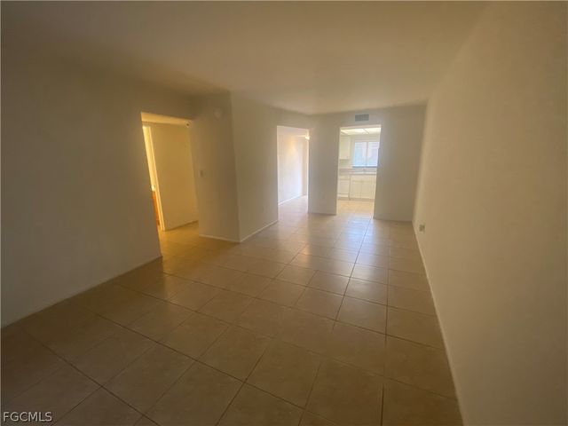 2670 Park Windsor DR 405, Fort Myers, FL 33901
