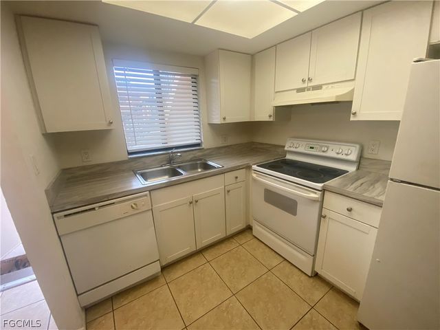 2670 Park Windsor DR 405, Fort Myers, FL 33901