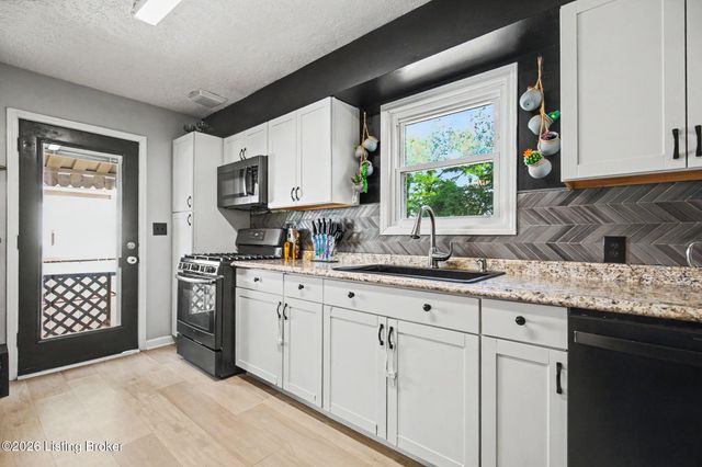4013 Blanton Ln, Louisville, KY 40216