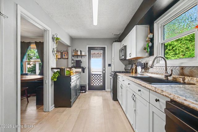 4013 Blanton Ln, Louisville, KY 40216