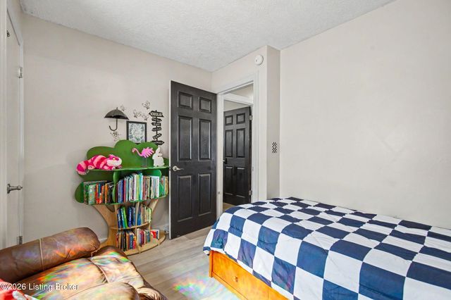 4013 Blanton Ln, Louisville, KY 40216