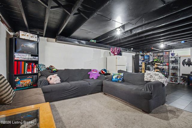 4013 Blanton Ln, Louisville, KY 40216