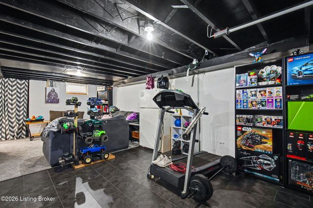 4013 Blanton Ln, Louisville, KY 40216