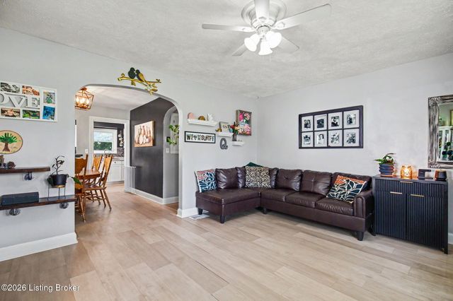 4013 Blanton Ln, Louisville, KY 40216
