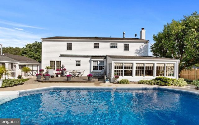 5 GREENLEIGH CIR, Sewell, NJ 08080