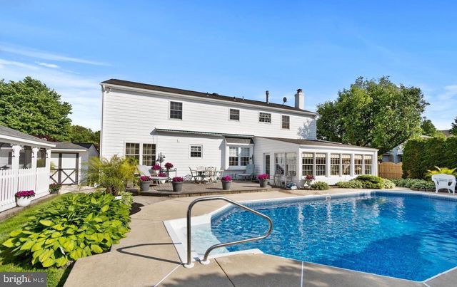 5 GREENLEIGH CIR, Sewell, NJ 08080