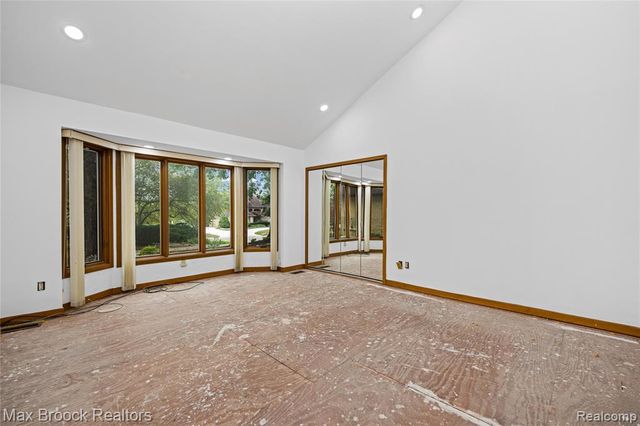 4418 Pinehurst Drive, West Bloomfield, MI 48322