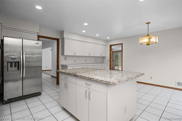 4418 Pinehurst Drive, West Bloomfield, MI 48322
