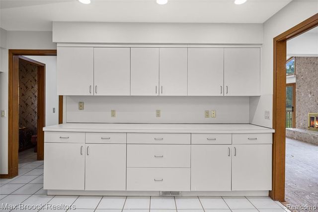 4418 Pinehurst Drive, West Bloomfield, MI 48322