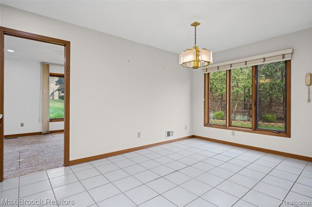 4418 Pinehurst Drive, West Bloomfield, MI 48322
