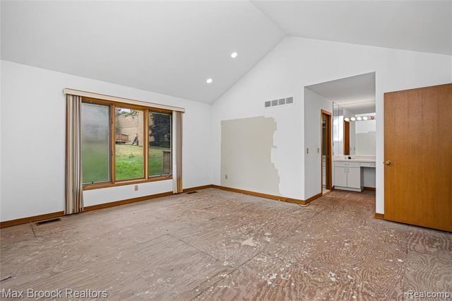 4418 Pinehurst Drive, West Bloomfield, MI 48322