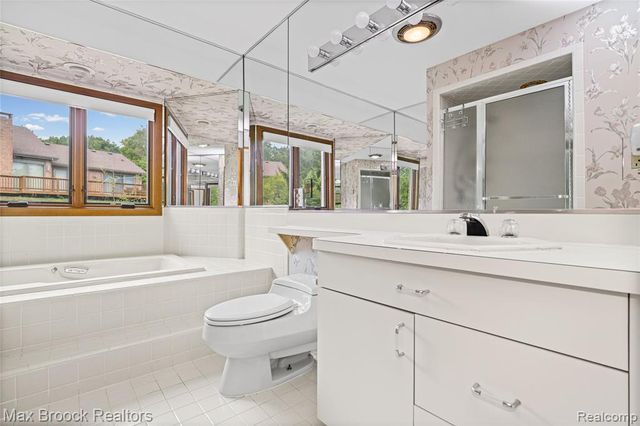 4418 Pinehurst Drive, West Bloomfield, MI 48322
