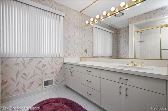 4418 Pinehurst Drive, West Bloomfield, MI 48322